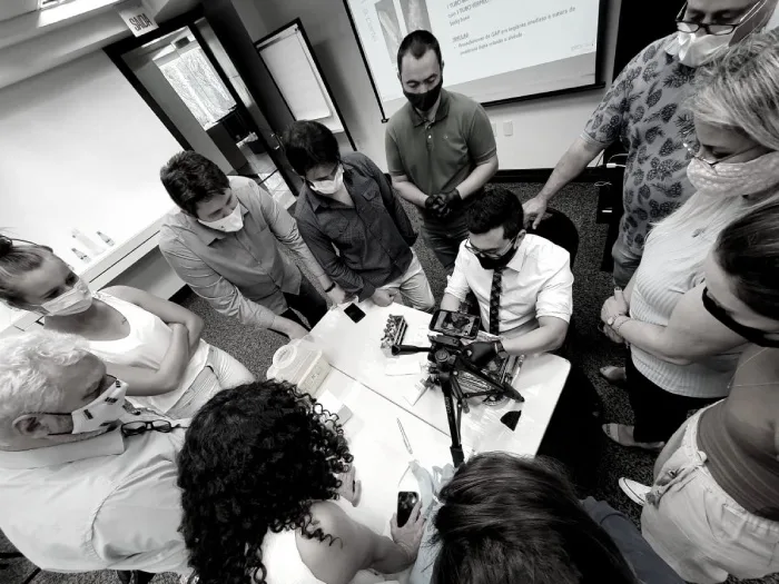 Professor Marcos Takashima em curso
